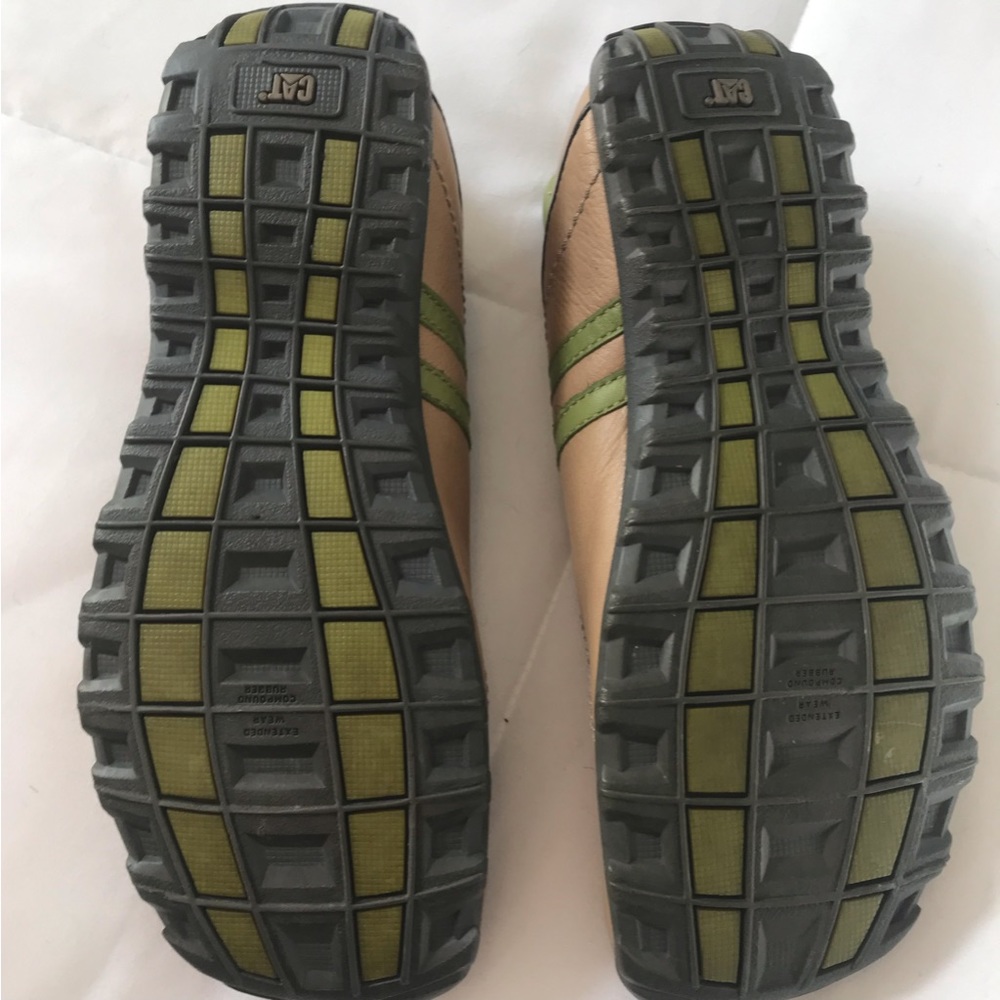NWOT Caterpillar Inc. Mary Janes. Size 6. - Picture 11 of 16